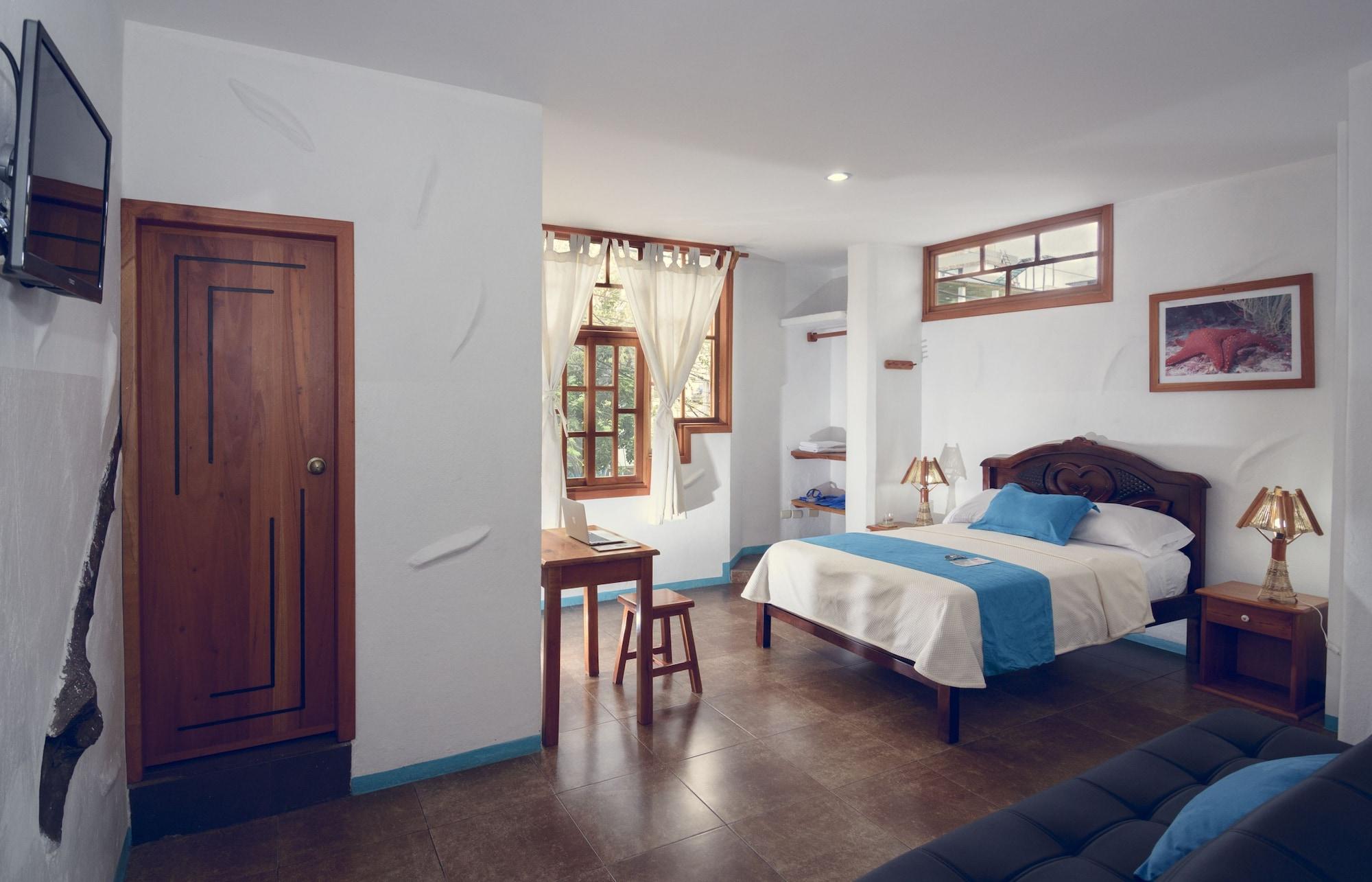 Galapagos Native Hostel Puerto Ayora  Εξωτερικό φωτογραφία